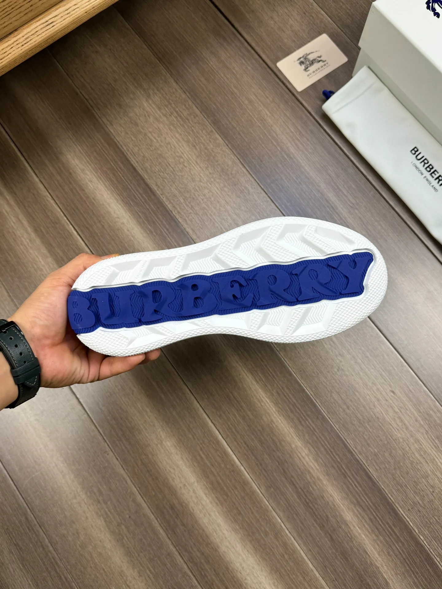 P380 [BURBERRY] Burberry - Upper: imported 🔝 brand totem cloth, heel brand webbing decoration - Inner: water-dyed cowhide - Outsole: ultra-light rubber; two-color molded outsole - Super high quality control, fine workmanship: highlighted (high-end, extravagance, grade) -Size: 38-44 (Male 45, can be customized)